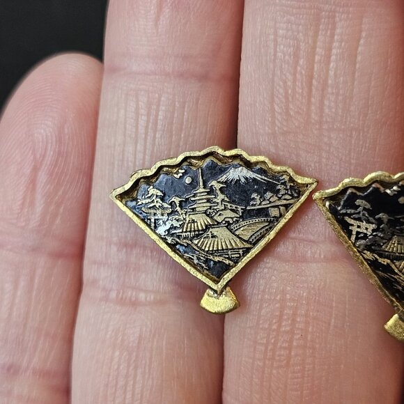 VTG Japanese Damascene Mt Fuji Fan Earrings Screwback Black Enamel Silver Gold - Picture 2 of 8